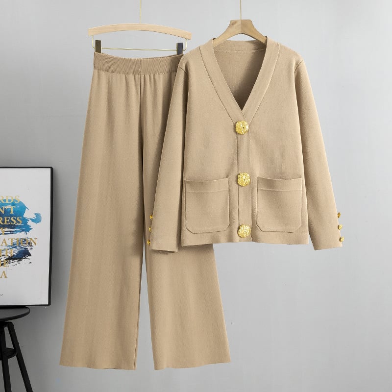 AZARIA – COSTUM DIN LÂNĂ CU PANTALONI ȘI PULOVER CU BUTONI DIN METAL