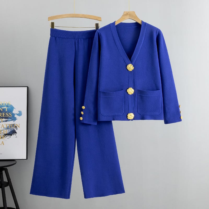AZARIA – COSTUM DIN LÂNĂ CU PANTALONI ȘI PULOVER CU BUTONI DIN METAL