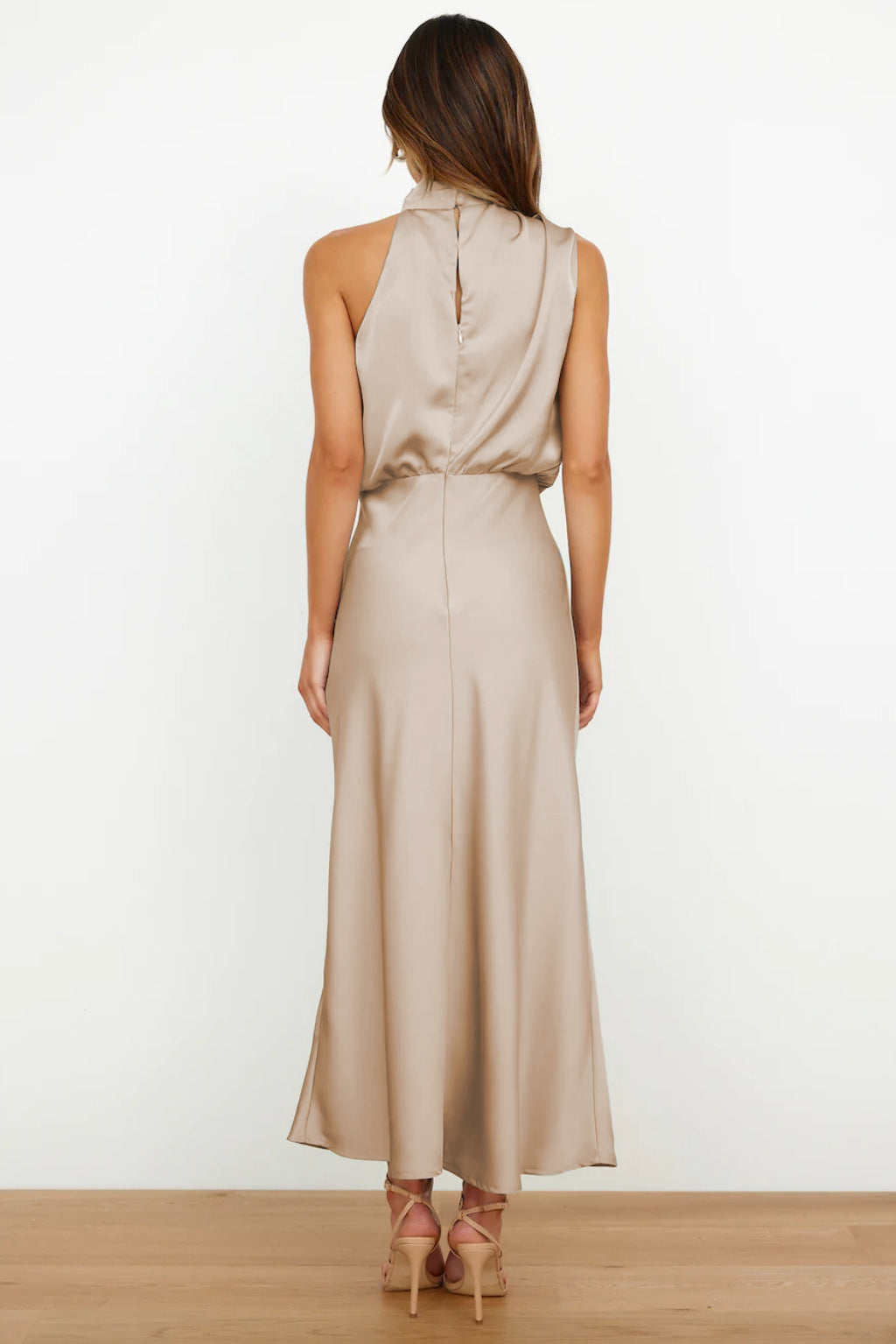 Emanuela – Rochie Lungă Elegantă cu Croială Clasică