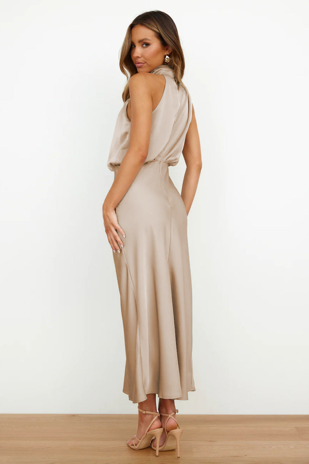 Emanuela – Rochie Lungă Elegantă cu Croială Clasică