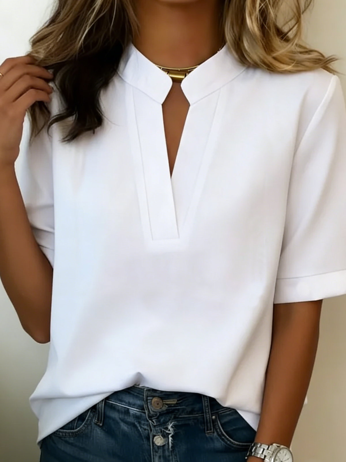 Carmen | Bluza eleganta cu guler in V si detaliu auriu