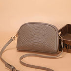 Cora — Mini Geantă Crossbody cu Textură Exotică