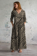 Belinda – Rochie Maxi cu Dungi și Decolteu în Formă de V