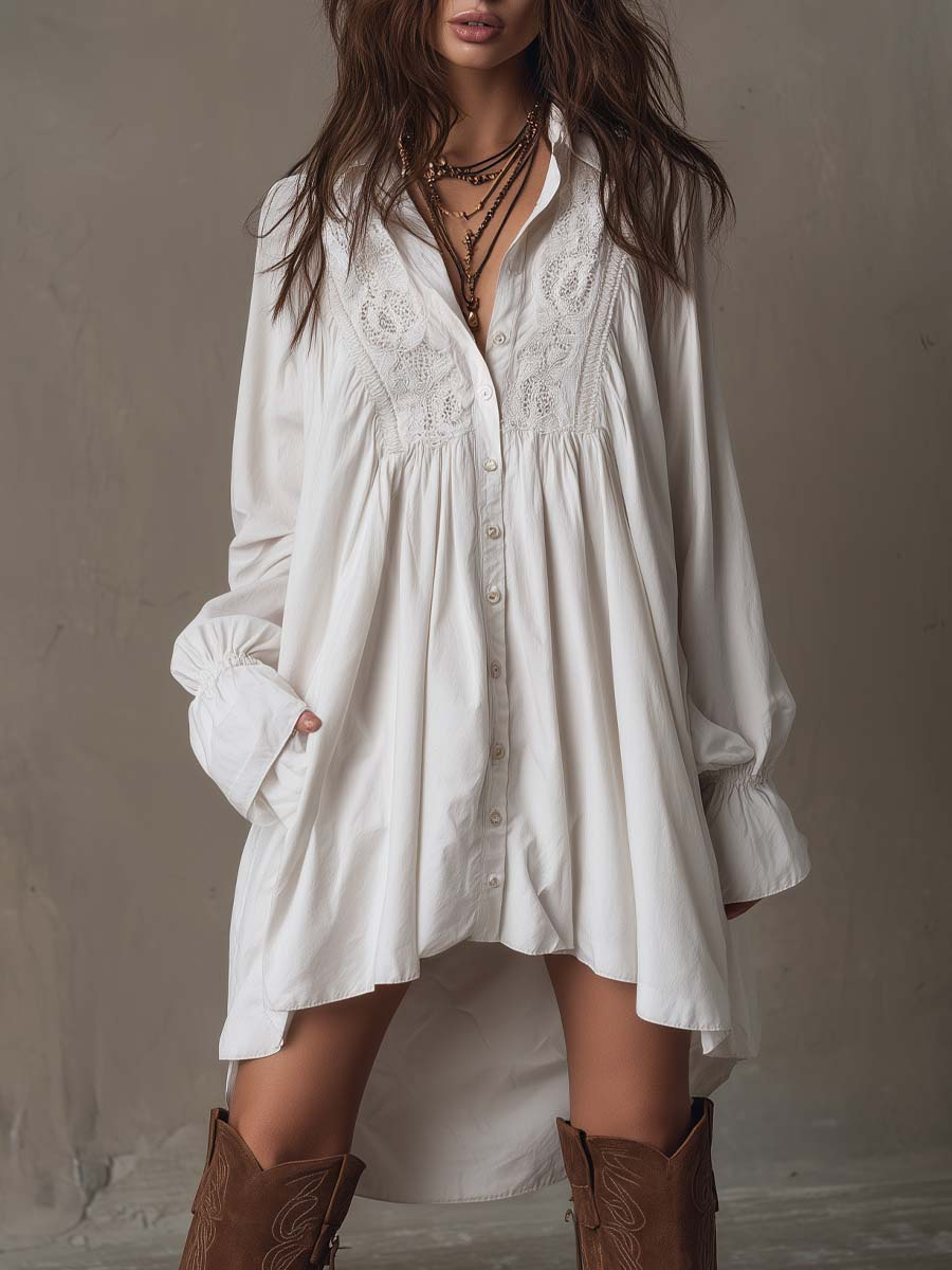 Rochie Mini cu Dantelă Albă și Mâneci Lungi, cu Hem Neregulat