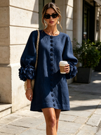 Rochie mini de damă cu nasturi florali, mâneci 3/4 și manșete în formă de trandafir