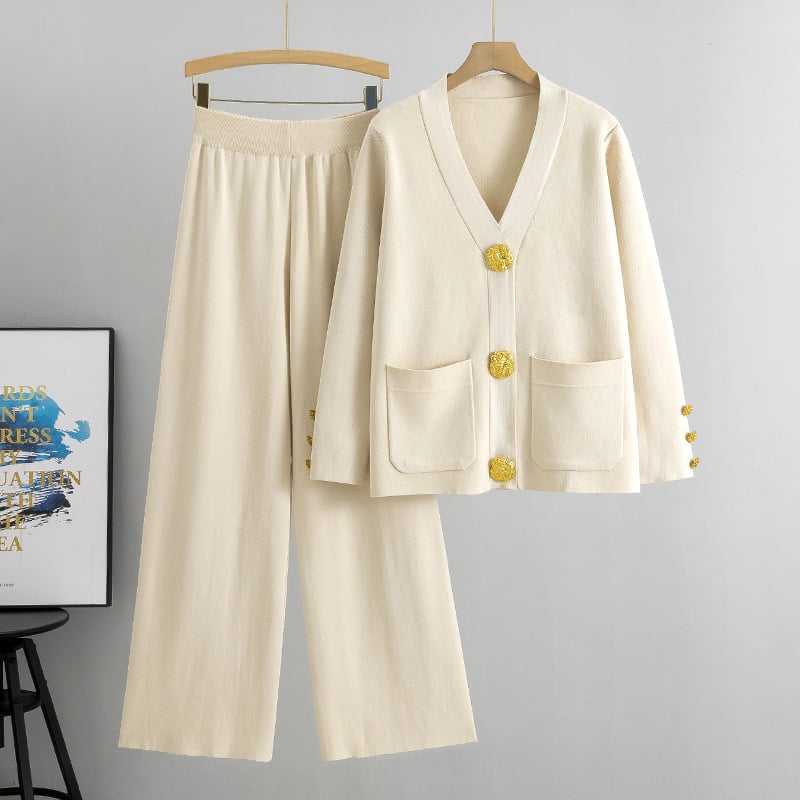 AZARIA – COSTUM DIN LÂNĂ CU PANTALONI ȘI PULOVER CU BUTONI DIN METAL