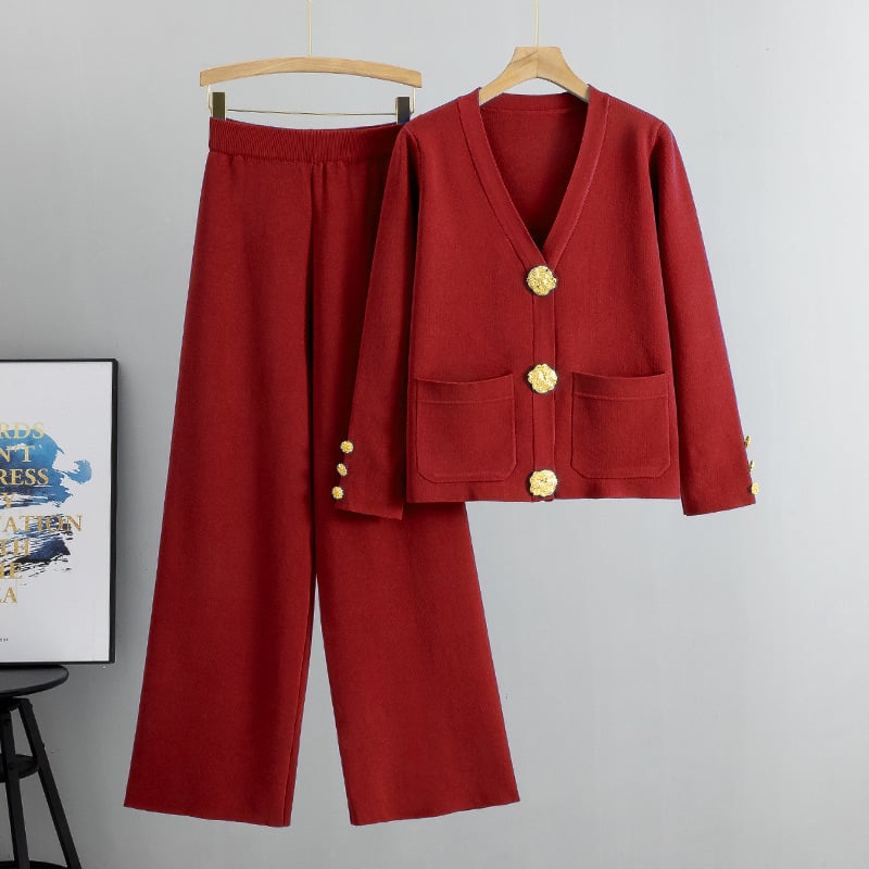 AZARIA – COSTUM DIN LÂNĂ CU PANTALONI ȘI PULOVER CU BUTONI DIN METAL