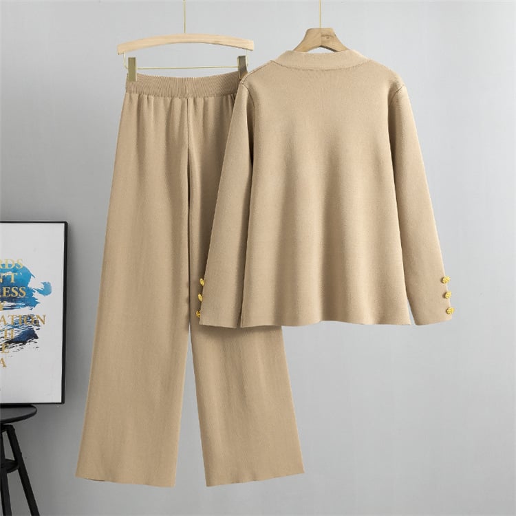AZARIA – COSTUM DIN LÂNĂ CU PANTALONI ȘI PULOVER CU BUTONI DIN METAL