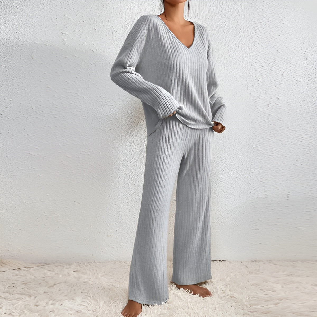 Wilma – Set Tricotat Două Piese Pulover V și Pantaloni Confortabili