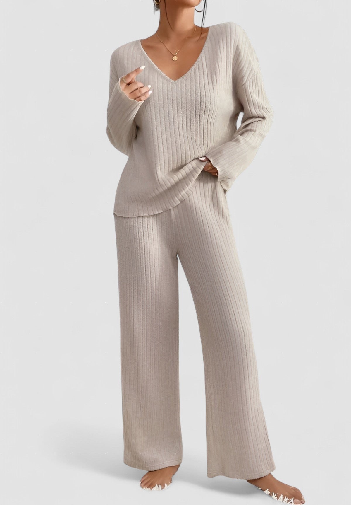 Wilma – Set Tricotat Două Piese Pulover V și Pantaloni Confortabili