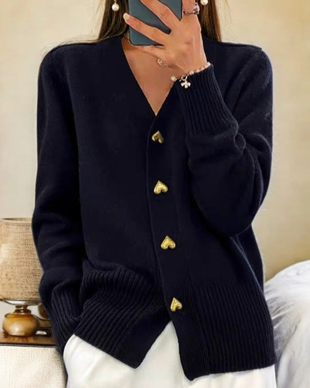 Lidia – Cardigan Tricotat cu Nasturi Inimă